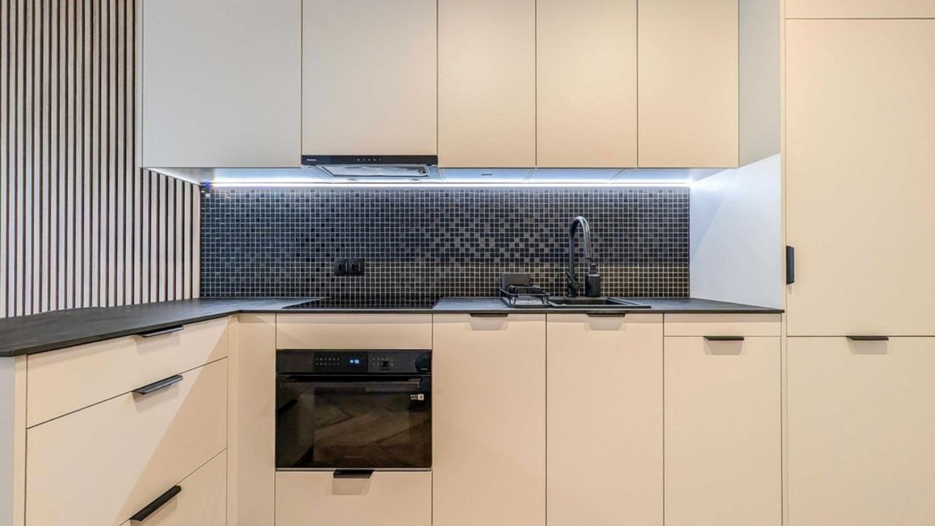 Kawalerka w centrum Katowic, 10. piętro 