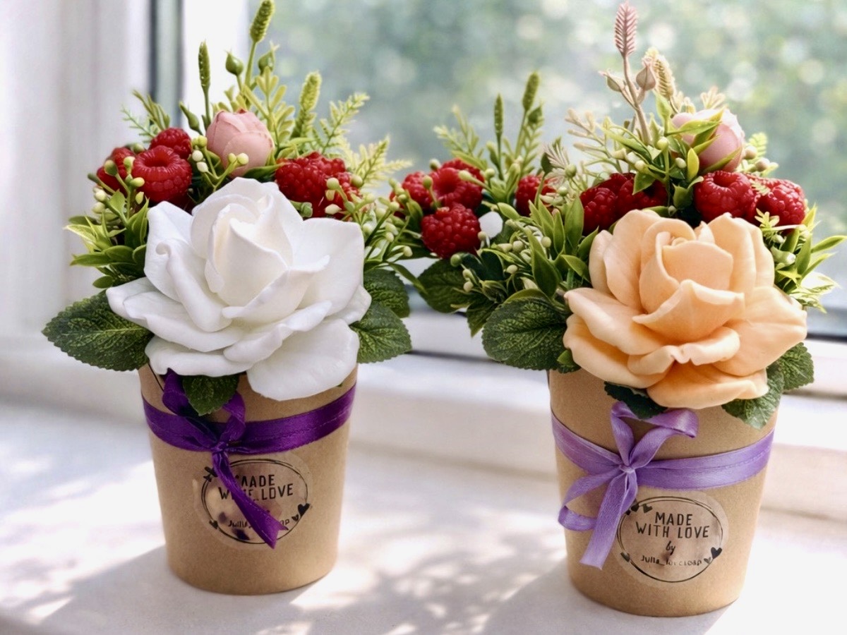 Ведмедик у квітах мило