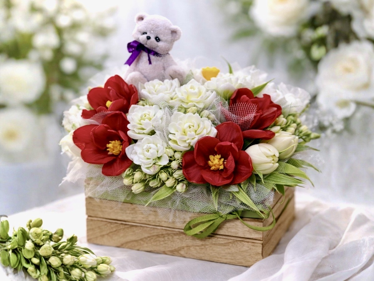 Тюльпани у рожевій чашці мило